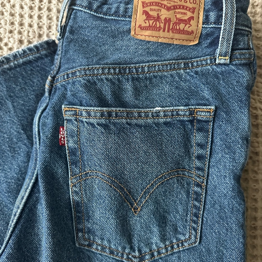 Levi’s straight ankle jeans 27